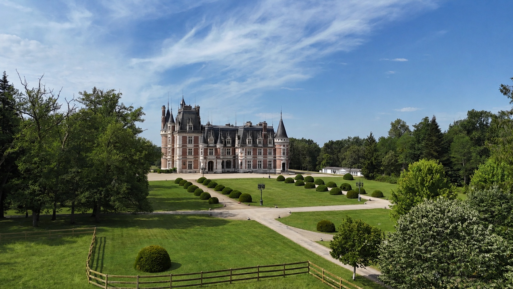 Aerial view of the Château and its formal gardens, an open-air ceremony setting